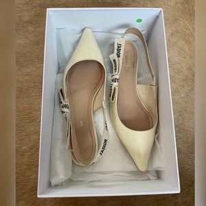 Dior Cream Patent Leather J'adior Slingback Size 38
Flats